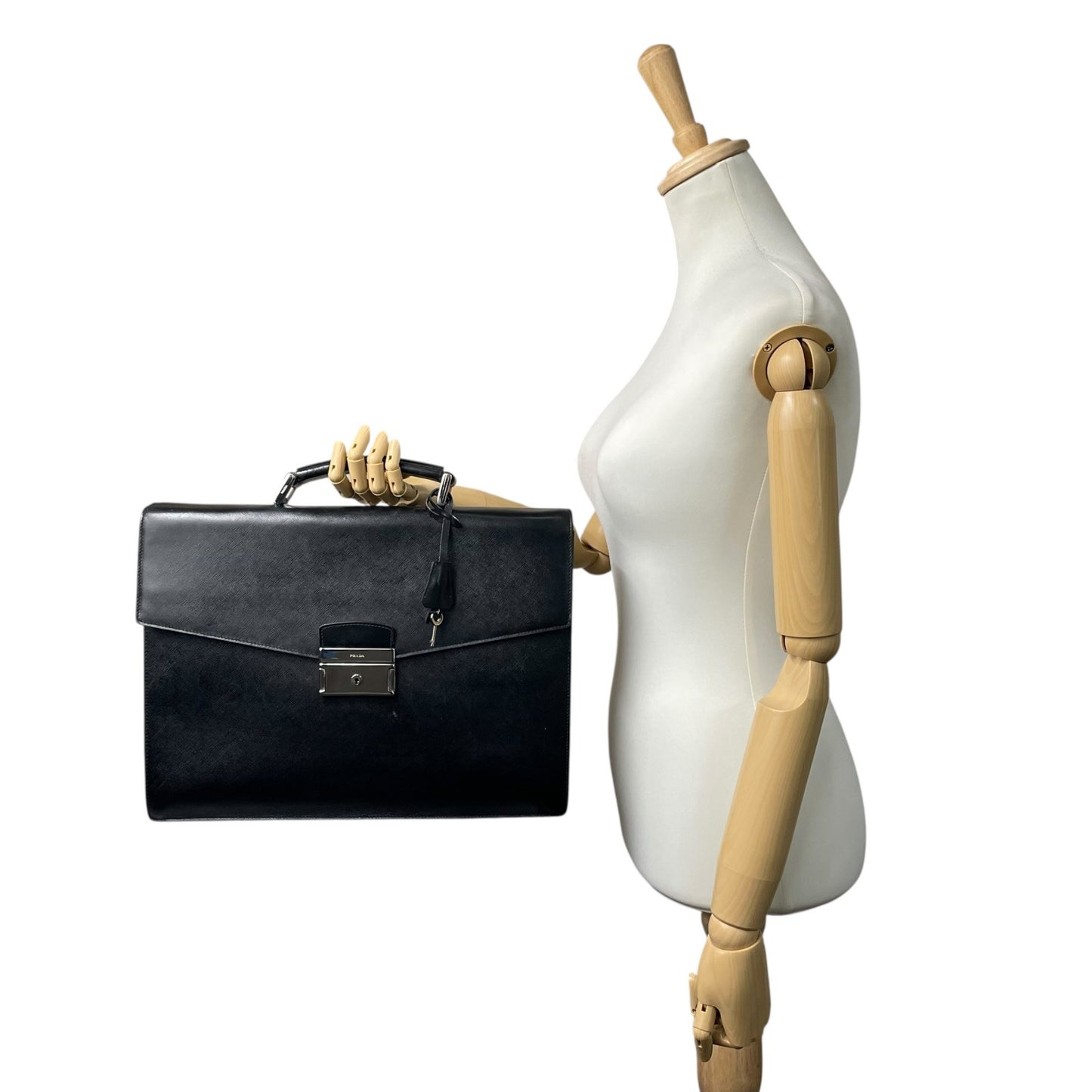 美品 PRADA プラダ ビジネスバッグ ダレスバッグ ブリーフケース 書類かばん 黒 ブラック NERO サフィアーノレザー シルバー金具 ロゴ クロシェット メンズ ビジネス D