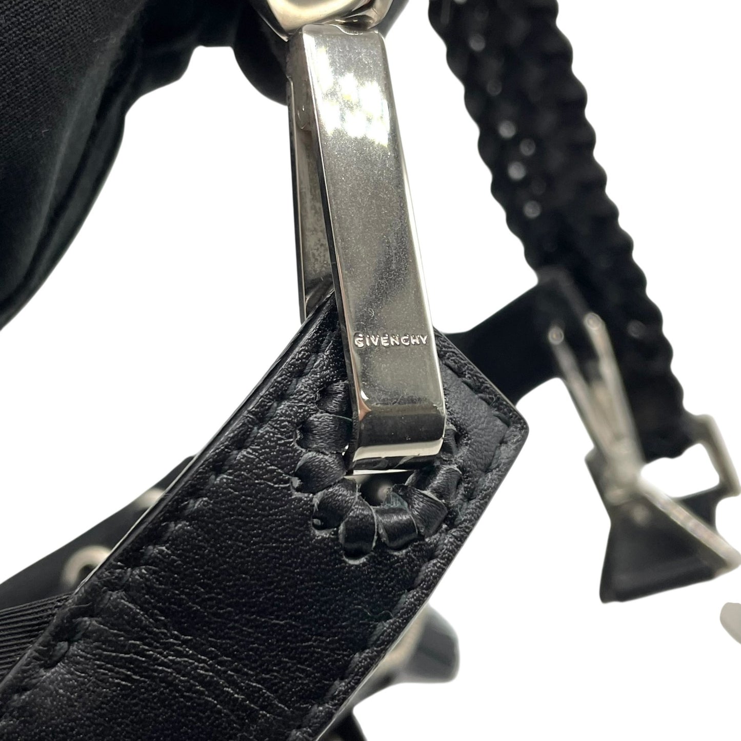 美品 ジバンシー ジバンシィ GIVENCHY ブラック 黒 ワンショルダー ショルダーバッグ ナイロン×レザー タッセル付き シルバー金具 高級 ハンドバッグ レディース K11