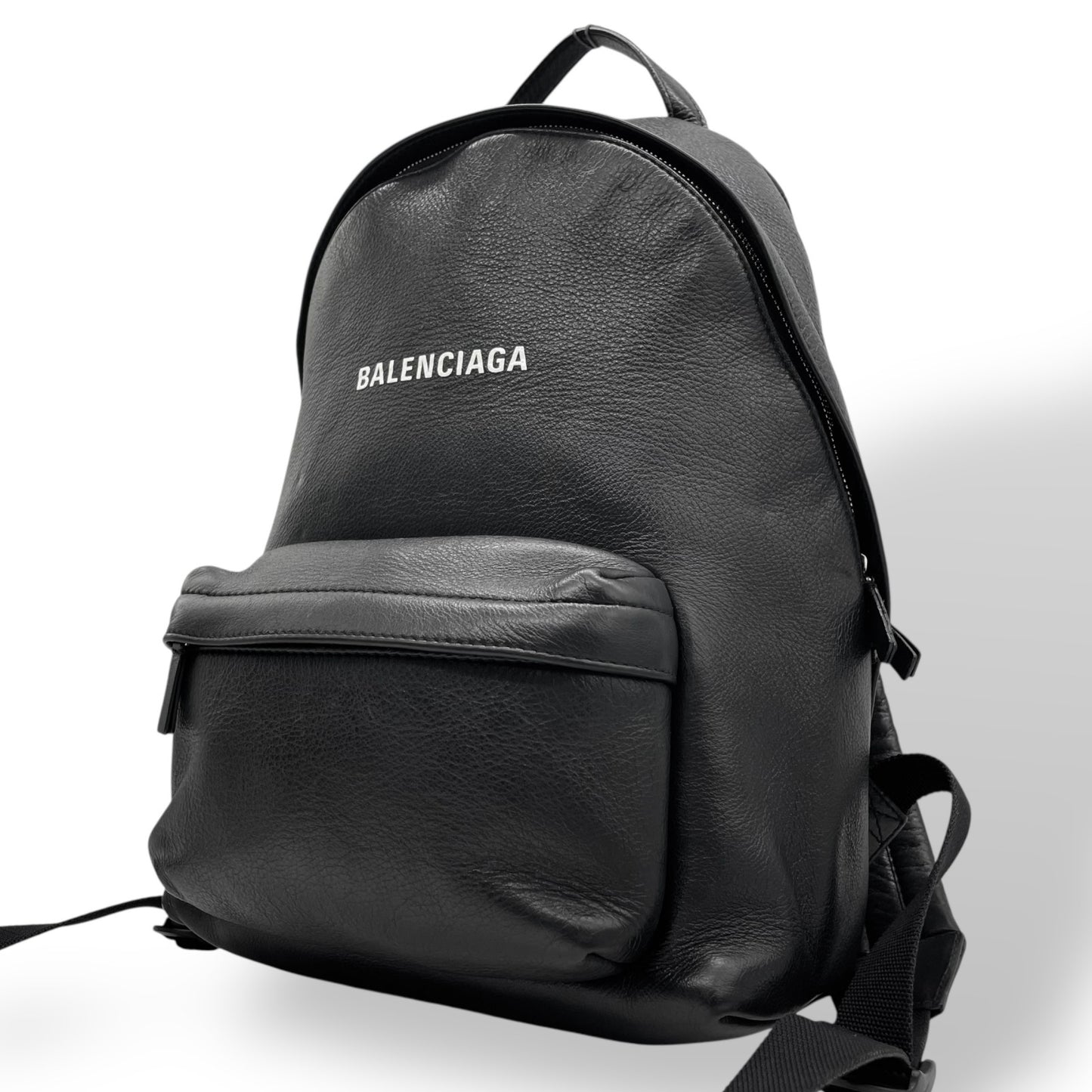 美品 バレンシアガ BALENCIAGA レザー エブリデイ バックパック リュック ブラック 黒 ロゴ入り シンプル 高級感 メンズ レディース ユニセックス C
