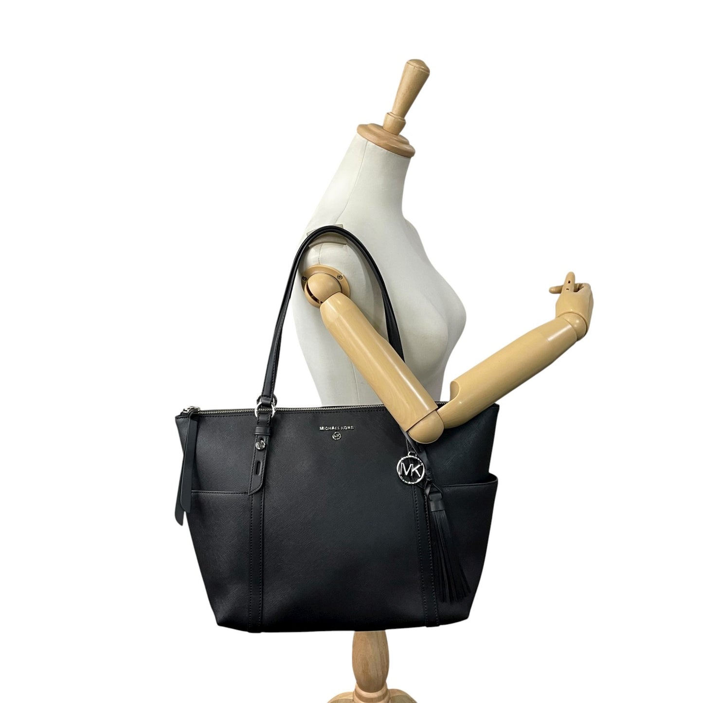 新品同様 美品 マイケルコース MICHAEL KORS トートバッグ ビジネストート レザー 黒 ブラック ロゴチャーム タッセル付き A