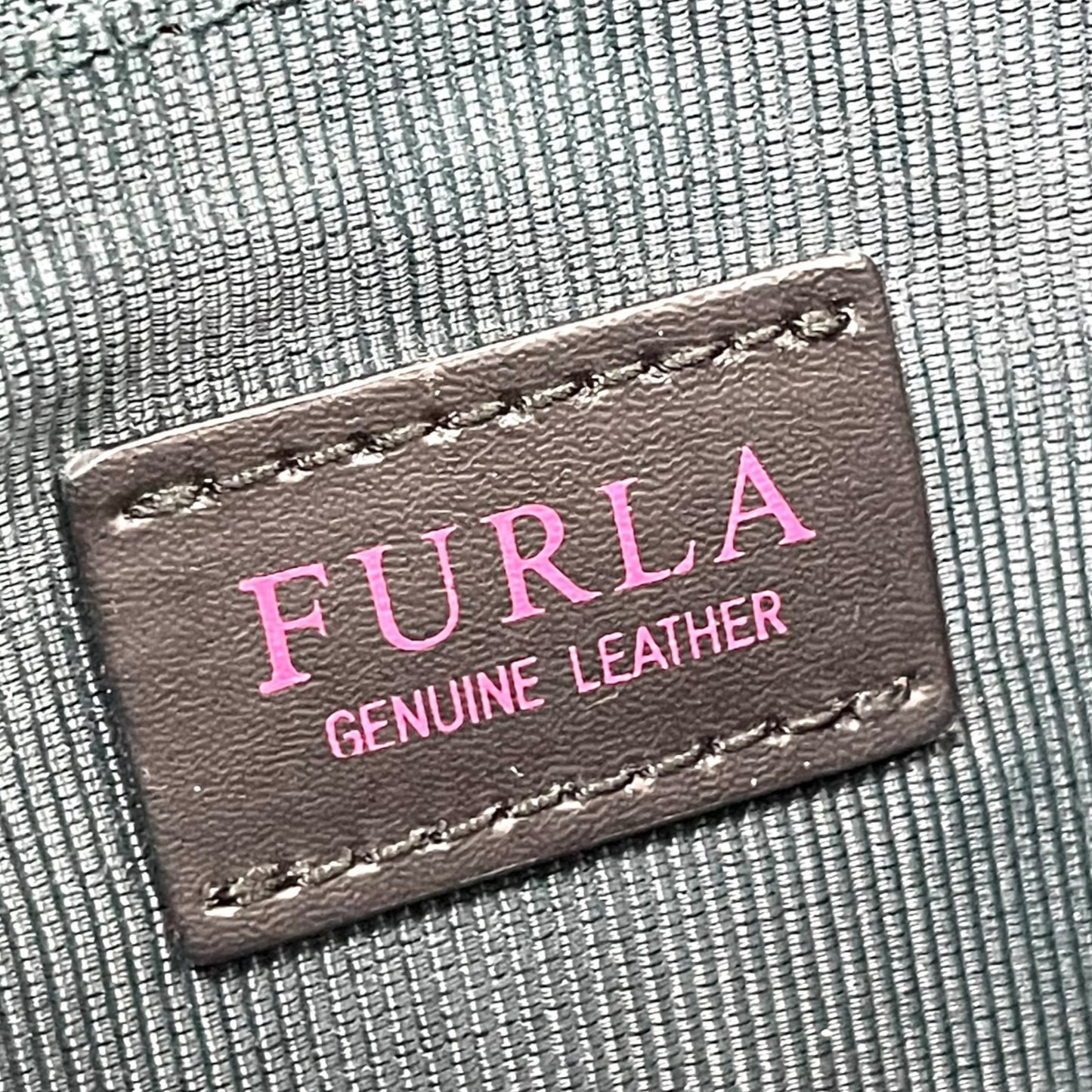 フルラ FURLA チェーンショルダーバッグ 型押し ダークグリーン 深緑 金金具 ゴールド金具 上品 高級感 A3