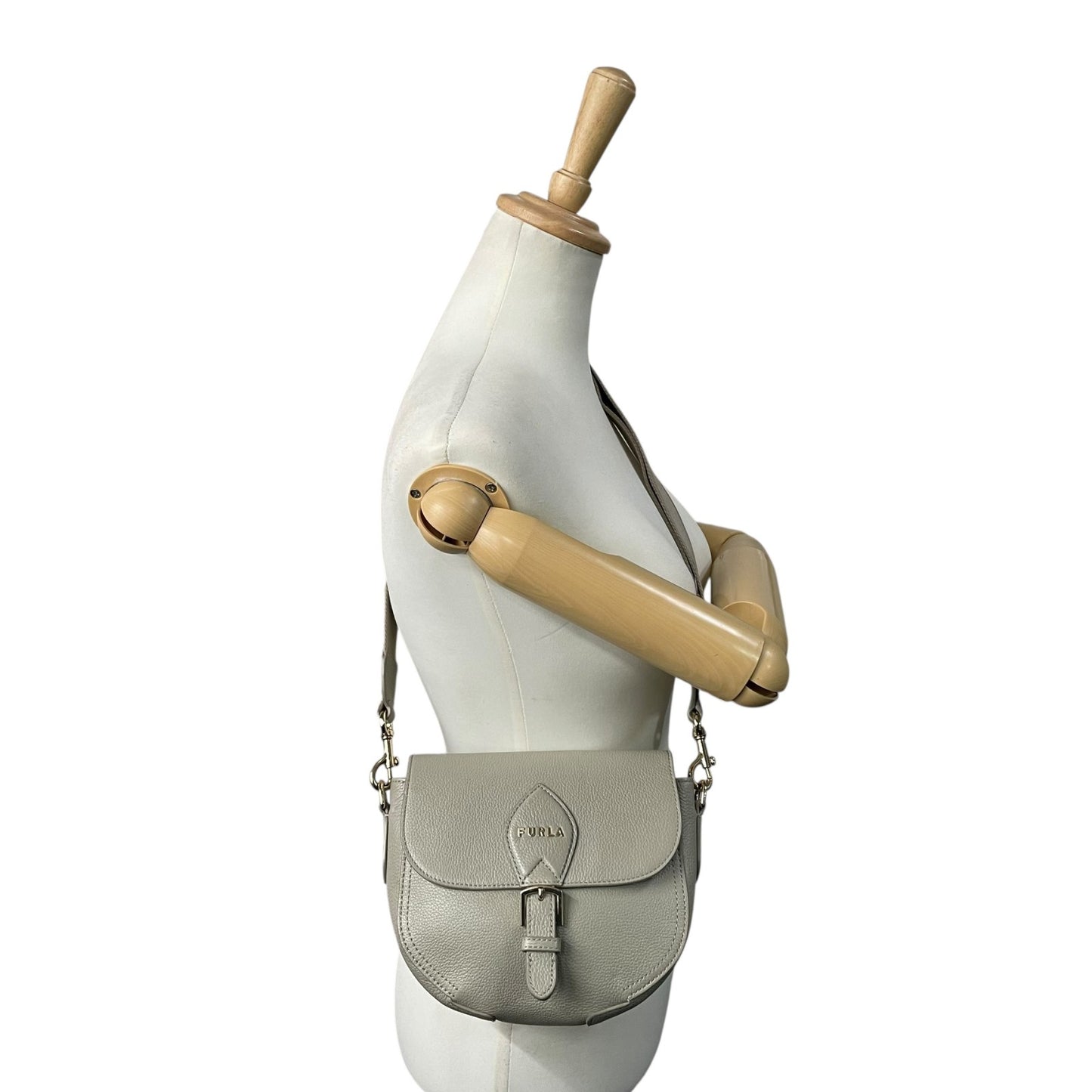フルラ FURLA ショルダーバッグ クロスボディ グレインレザー ベージュグレー 金 ゴールド金具 レディース S18