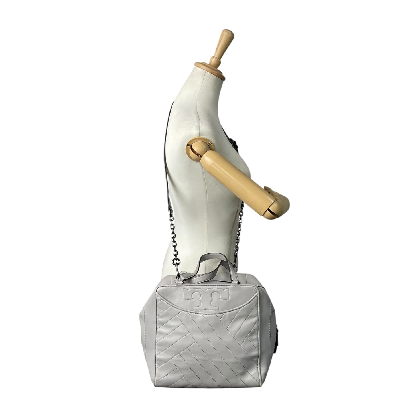 トリーバーチ TORY BURCH 2WAY ハンドバッグ ショルダーバッグ グレー レザー ブラック金具 スクエア型 ロゴ 斜め掛け可 ファスナー開閉 レディース U11