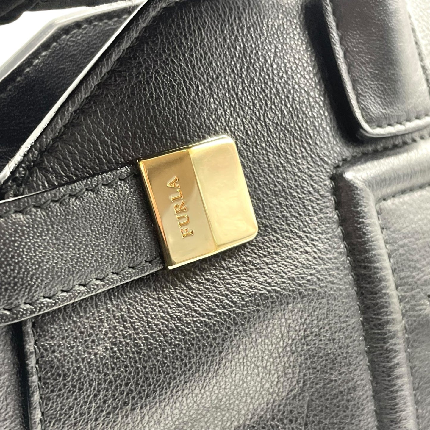 フルラ FURLA ハンドバッグ ショルダーバッグ 肩掛け 2WAY 黒 ブラック レザー 金金具 ゴールド金具 T8