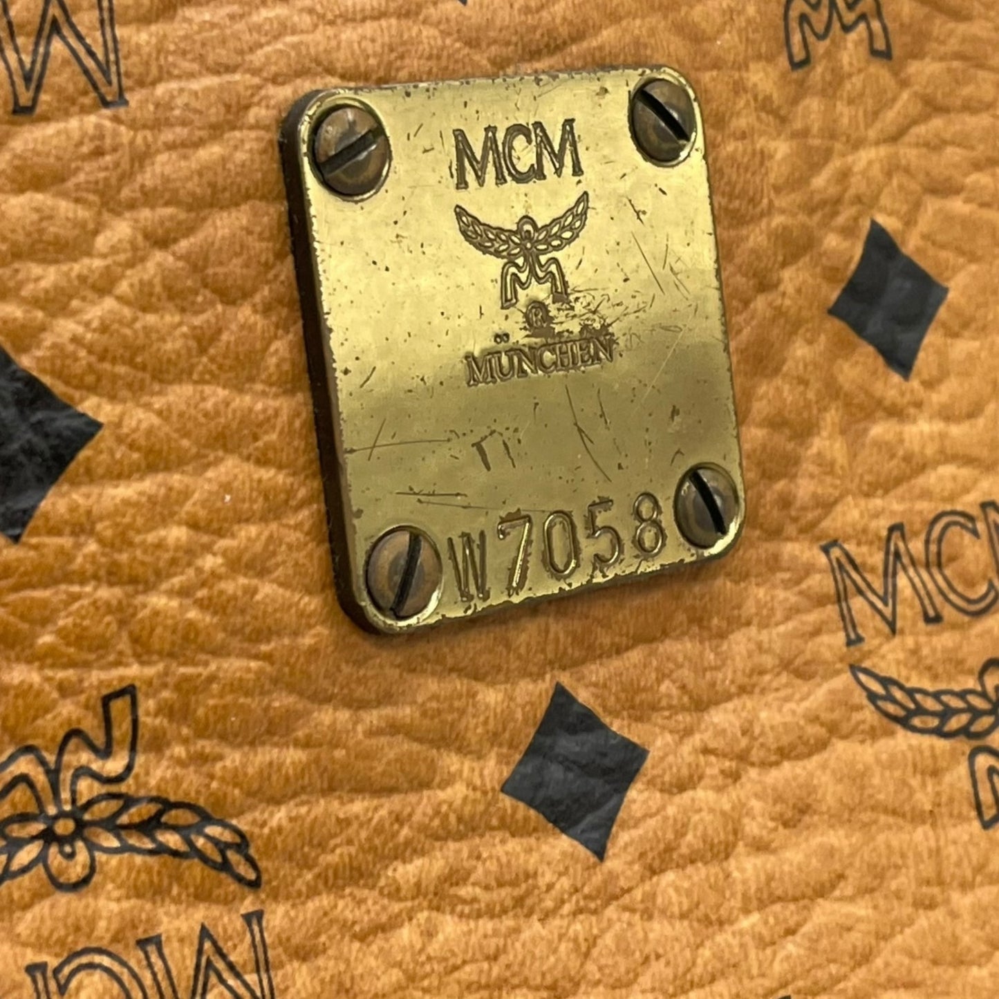 MCM ヴィンテージ ヴィセトス スクエア クラッチバッグ セカンドバッグ ブラウン モノグラム レザー切替 ゴールド金具 ユニセックス s96