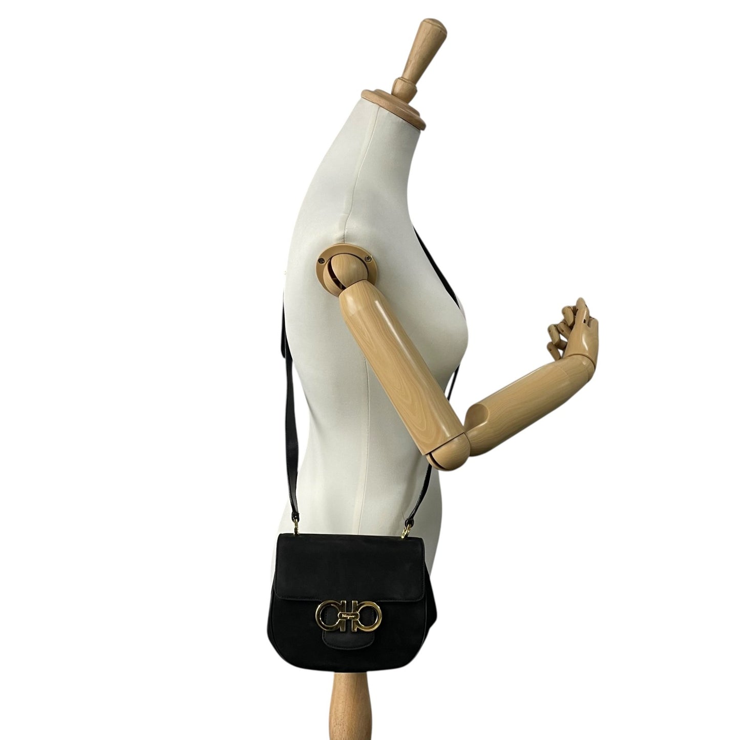 美品 Salvatore Ferragamo フェラガモ ガンチーニ ショルダーバッグ 黒 ブラック AB-21 スエード ゴールド金具 斜め掛け可 ポシェット ミニバッグ レディース フラップ開閉 ヴィンテージ D5