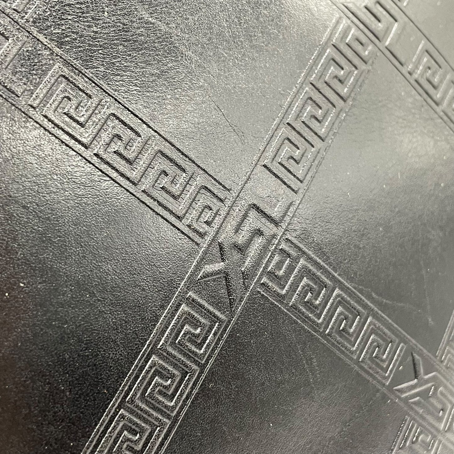 YVES SAINT LAURENT イヴサンローラン クラッチバッグ 黒 ブラック レザー ゴールド金具 ロゴ型押し ファスナー開閉 セカンドバッグ メンズ ヴィンテージ S97