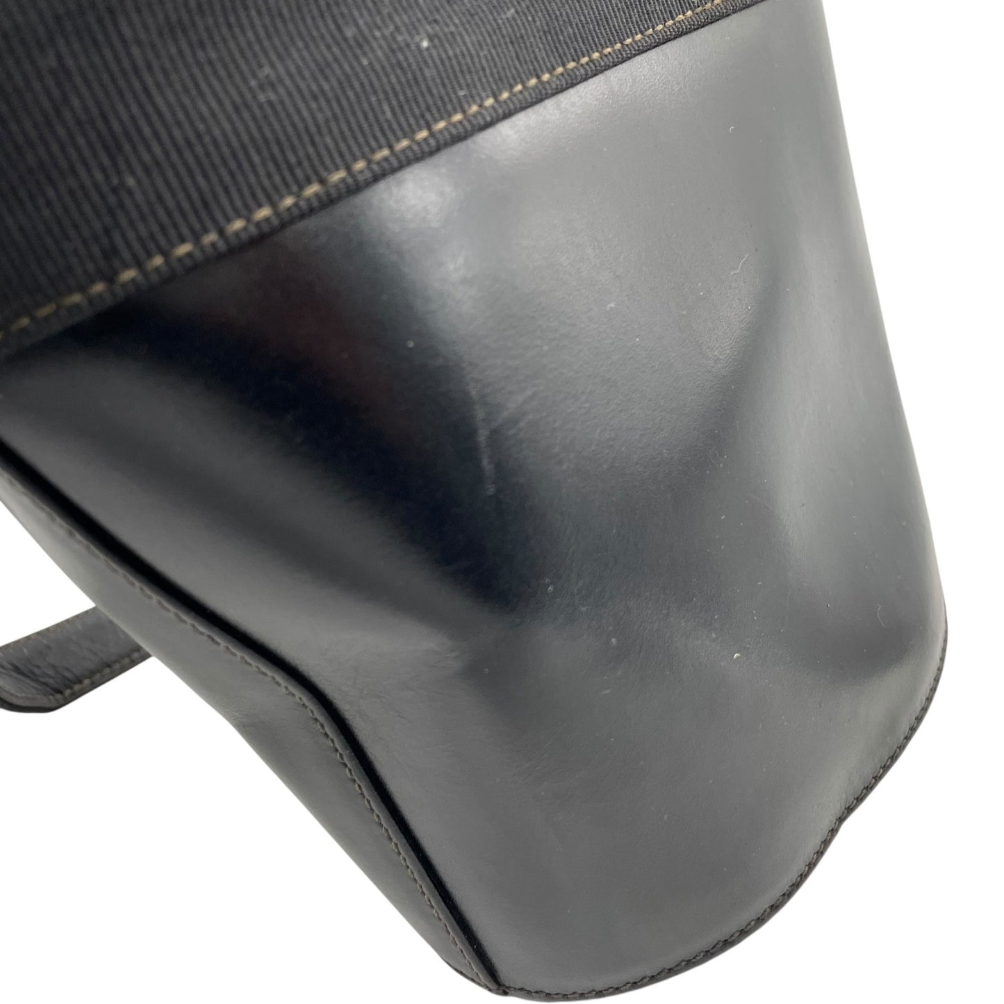 Salvatore Ferragamo サルヴァトーレ フェラガモ BA216161 ハンドバッグ ヴァラリボン 黒 ブラック レザー ゴールド金具 バケツ型 ヴィンテージ レディース B4