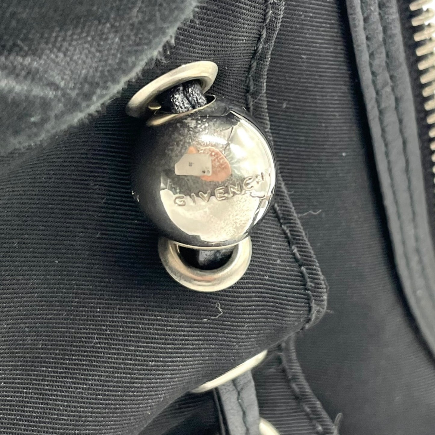 美品 ジバンシー ジバンシィ GIVENCHY ブラック 黒 ワンショルダー ショルダーバッグ ナイロン×レザー タッセル付き シルバー金具 高級 ハンドバッグ レディース K11