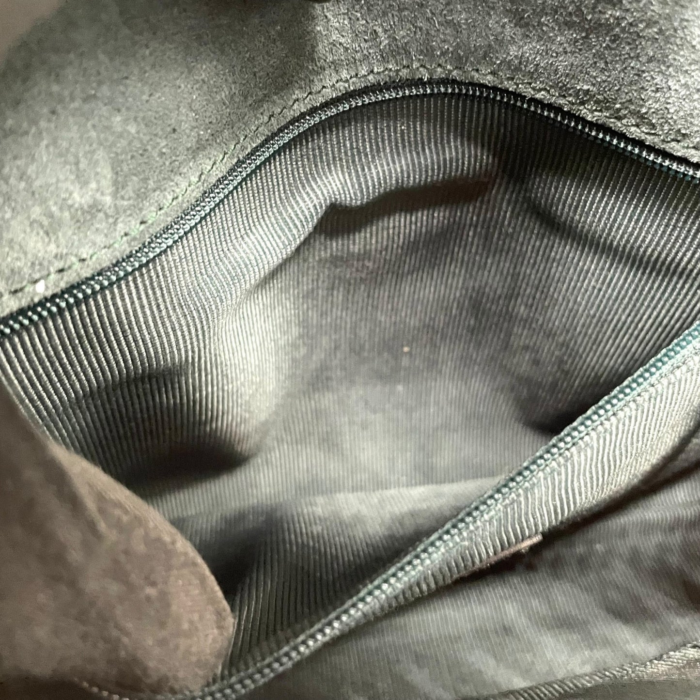 フルラ FURLA チェーンショルダーバッグ 型押し ダークグリーン 深緑 金金具 ゴールド金具 上品 高級感 A3