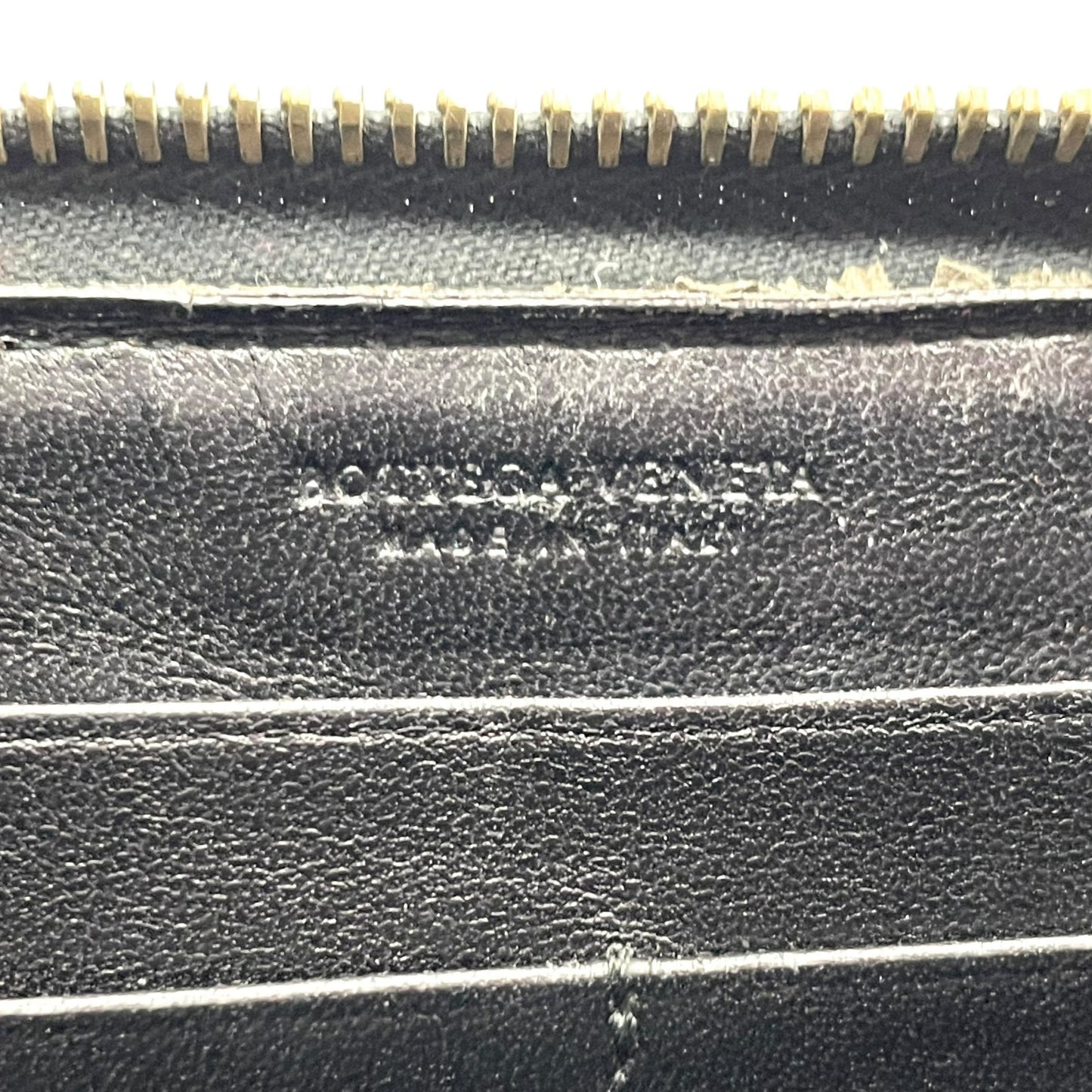 ボッテガヴェネタ BOTTEGA VENETA 長財布 イントレチャート ラウンドファスナー 黒 ブラック レザー ゴールド金具 メンズ レディース M5