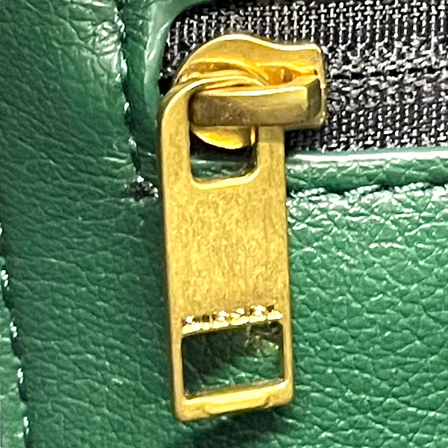 美品 DIESEL ディーゼル エンボス モノグラム ハンドバッグ 2WAY ショルダー ミニボストン 総柄 レザー 本革 グリーン 緑 2WAY ボストンバッグ ショルダーバッグ ゴールド金具 ユニセックス ファスナー開閉 Y2K label C