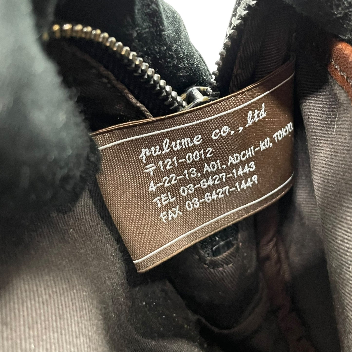 美品 aniary アニアリ ショルダーバッグ カメラバッグ 黒 ブラック パテントレザー ブラック金具 斜め掛け可 クロシェット メンズ レディース Q