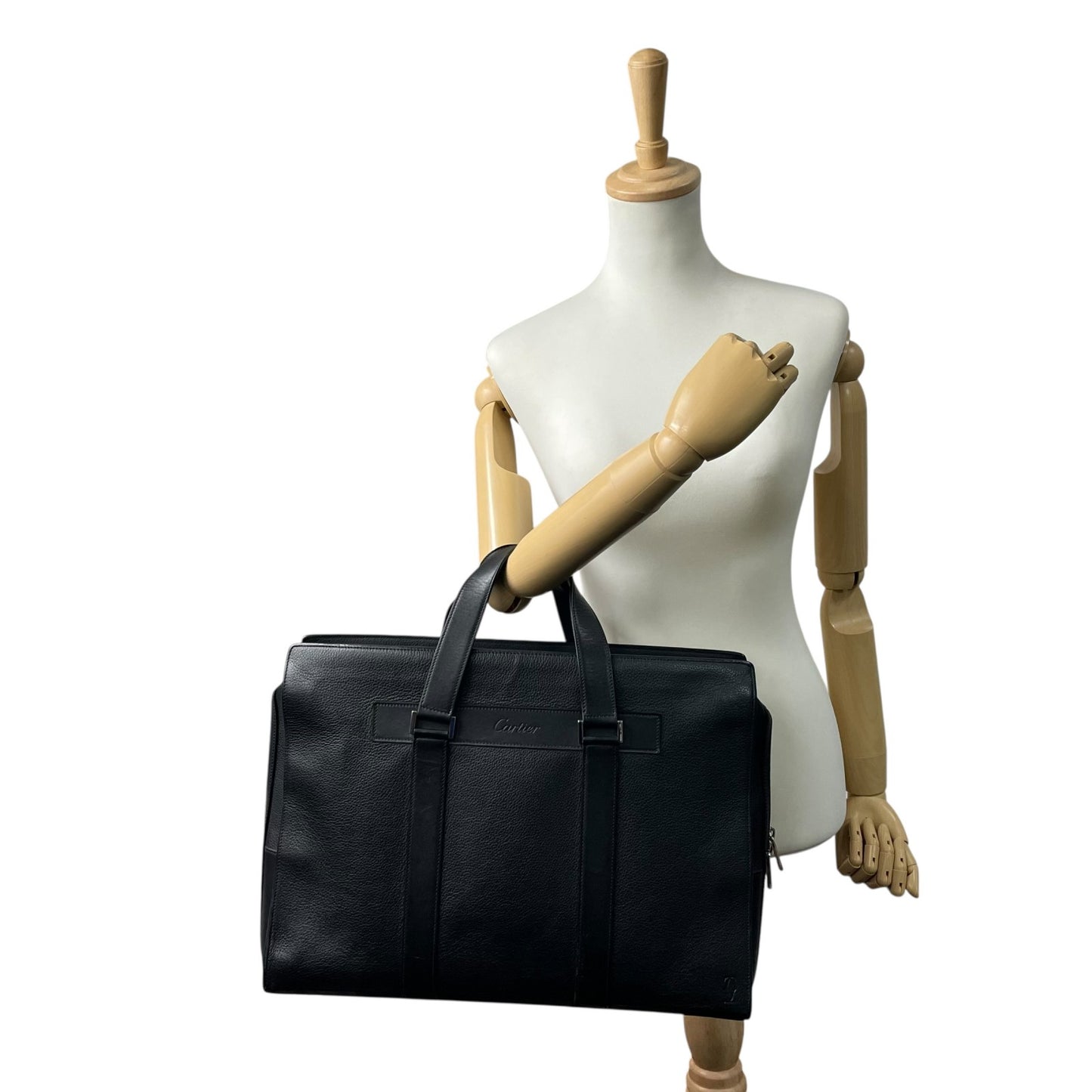 美品 現行 Cartier カルティエ ビジネスバッグ ブリーフケース 黒 ブラック レザー シボ革 シルバー金具 ロゴ型押し 2Cモチーフ 通勤 メンズ A4収納可 A