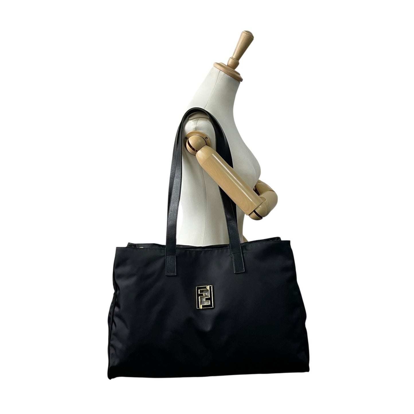 美品 FENDI フェンディ トートバッグ ワンショルダー FFロゴ 黒 ブラック ナイロン レザー ゴールド金具 肩掛け可 レディース シンプル ビジネス C1