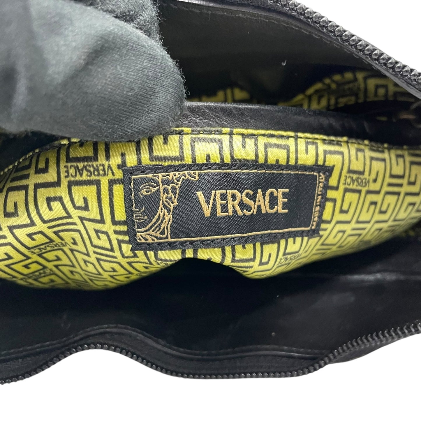 希少 VERSACE ヴェルサーチ メデューサ ワンショルダー ハンドバッグ 黒 ブラック ダークグレー レザー ゴールド金具 総柄 ホーボー 肩掛け可 レディース C4
