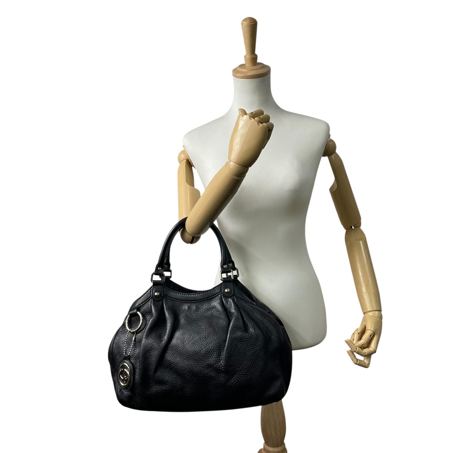 美品 GUCCI グッチ スーキー ハンドバッグ 黒 ブラック レザー シボ革 ゴールド金具 ギャザー インターロッキングG チャーム ヴィンテージ ホーボー レディース Z3