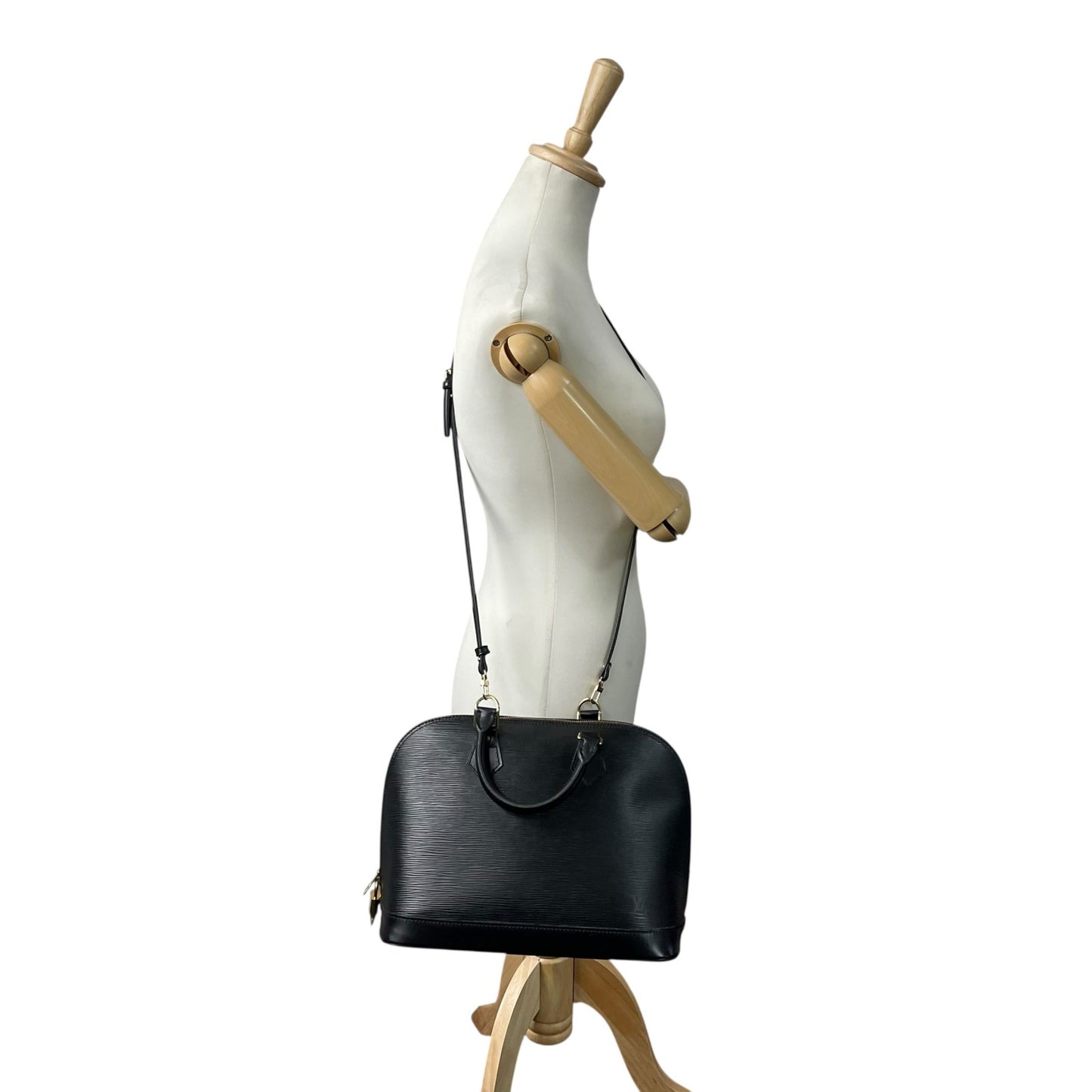 極美品 LOUIS VUITTON ルイヴィトン エピ アルマ 2WAY ハンドバッグ ショルダーバッグ 黒 ノワール ブラック レザー ゴールド金具 M52142 斜め掛け可 メンズ B