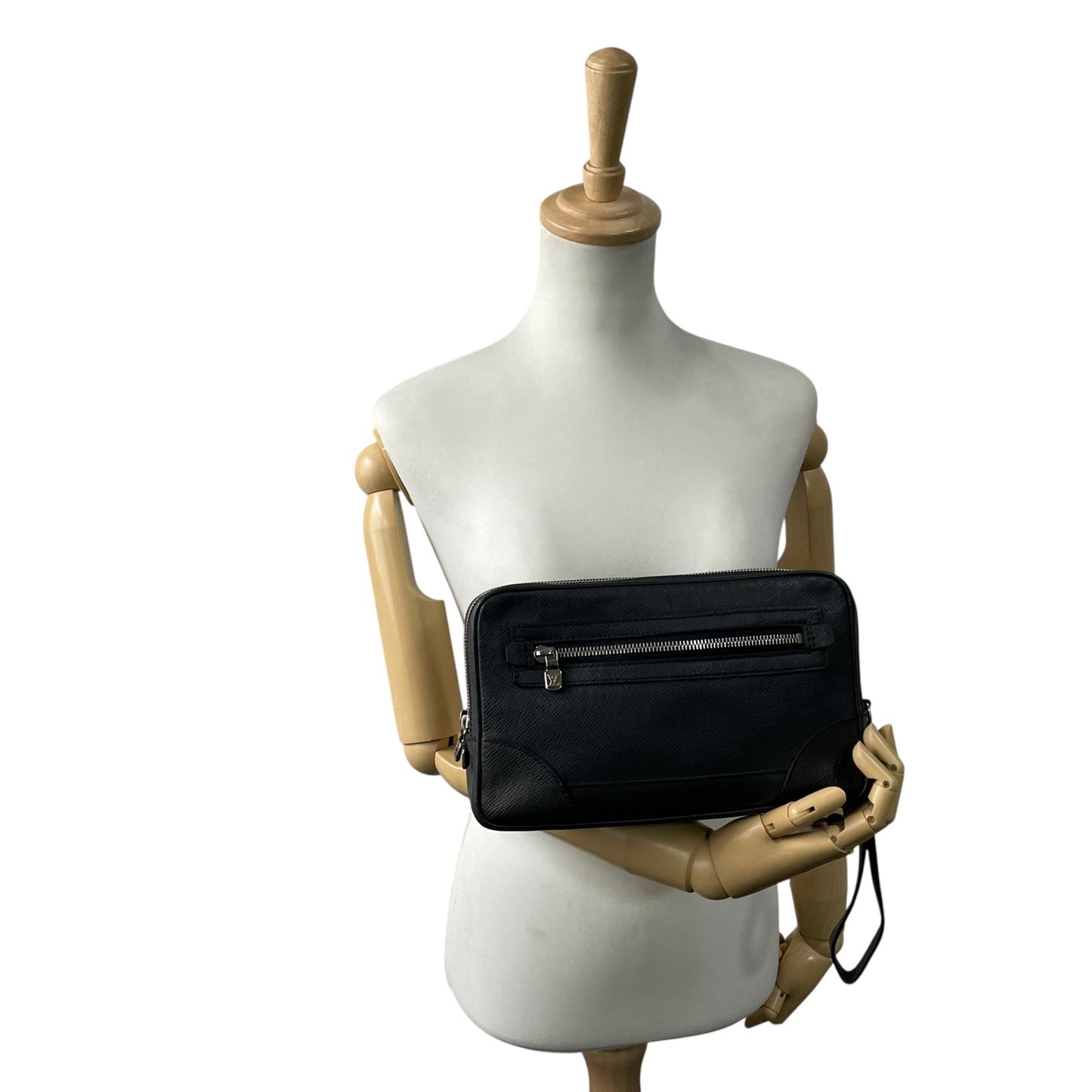 美品 LOUIS VUITTON ルイヴィトン タイガ パヴェル クラッチバッグ セカンドバッグ レザー 黒 ブラック シルバー金具 M31142 ストラップ付 メンズ D