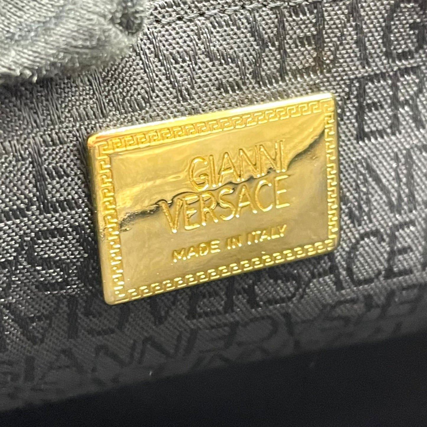 GIANNI VERSACE ジャンニ ヴェルサーチ ワンショルダー ショルダーバッグ メデューサ レザー 黒 ブラック ゴールド金具 肩掛け可 ファスナー開閉 レディース ヴィンテージ Z3