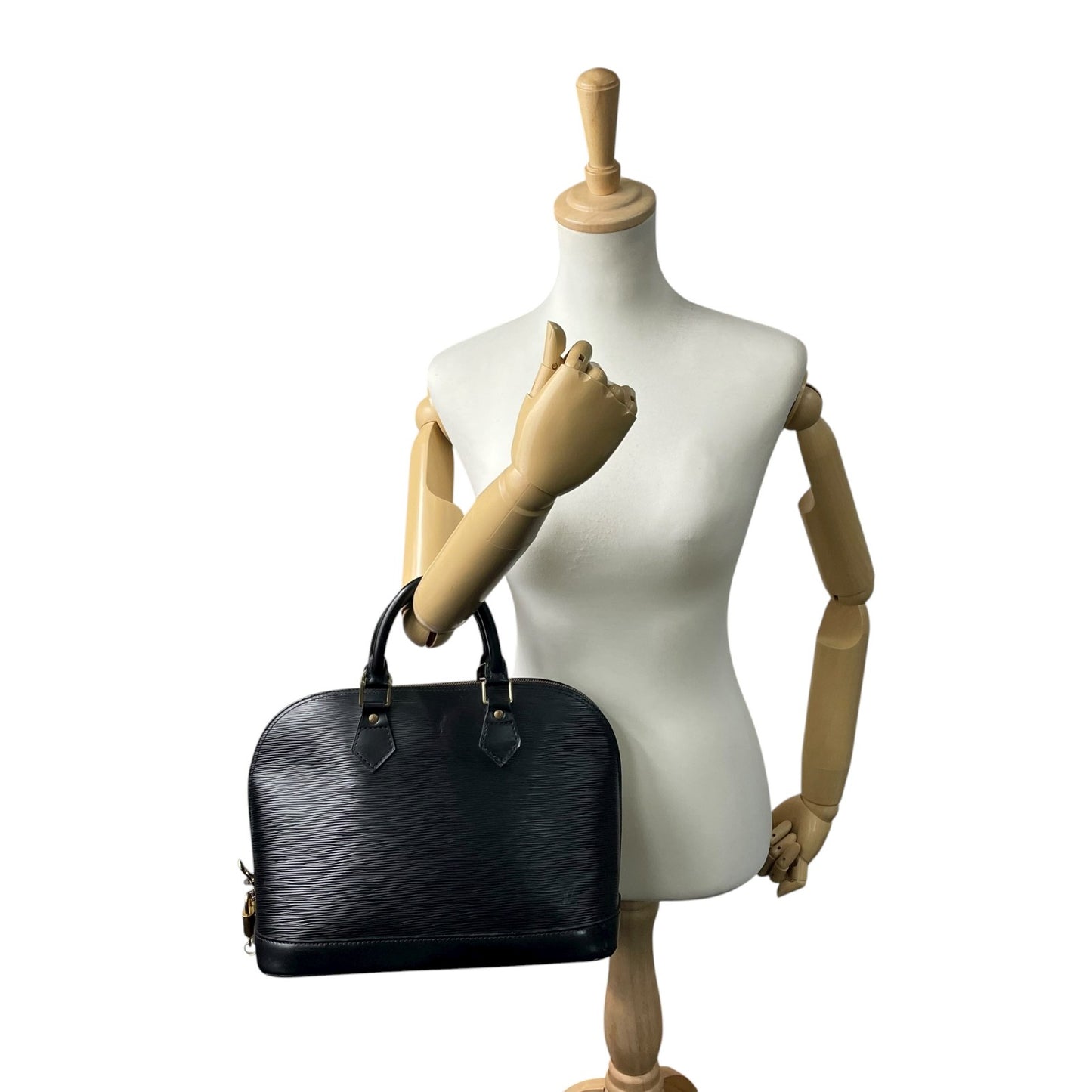 ルイヴィトン LOUIS VUITTON LV エピ アルマ ショルダーバッグ ハンドバッグ ドーム型 パドロック付き 2WAY ノワール ブラック 黒 ゴールド金具 D