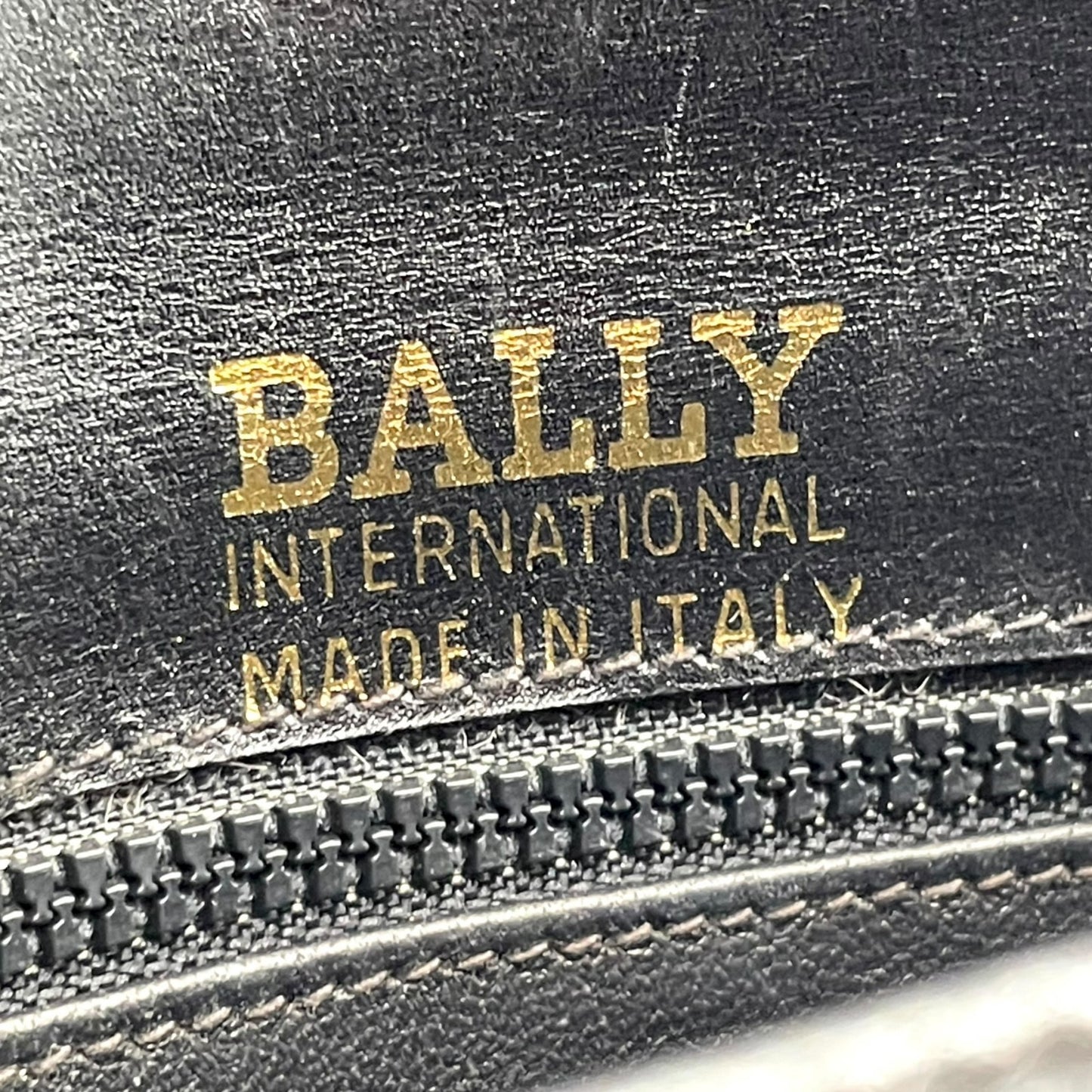美品 バリー BALLY ショルダーバッグ ワンショルダー ハンドバッグ 2WAY レザー 黒 ブラック 金金具 ゴールド金具 トライアングルロゴ フラップ ヴィンテージ D4