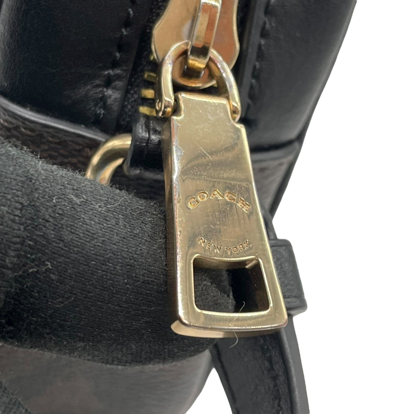 美品 コーチ COACH シグネチャー PVC レザー クロスボディ カメラバッグ ショルダーバッグ C9926 茶色 ブラウン 黒 ブラック ゴールド金具 金金具 ミニバッグ 1