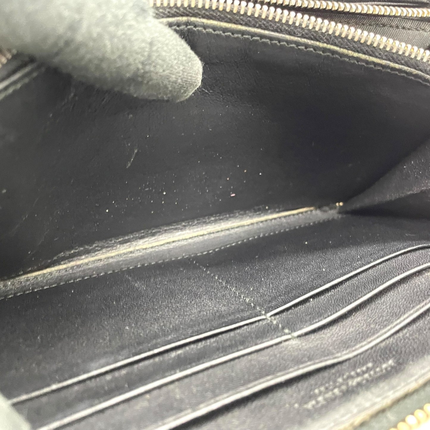 ボッテガヴェネタ BOTTEGA VENETA 長財布 イントレチャート ラウンドファスナー 黒 ブラック レザー ゴールド金具 メンズ レディース M5