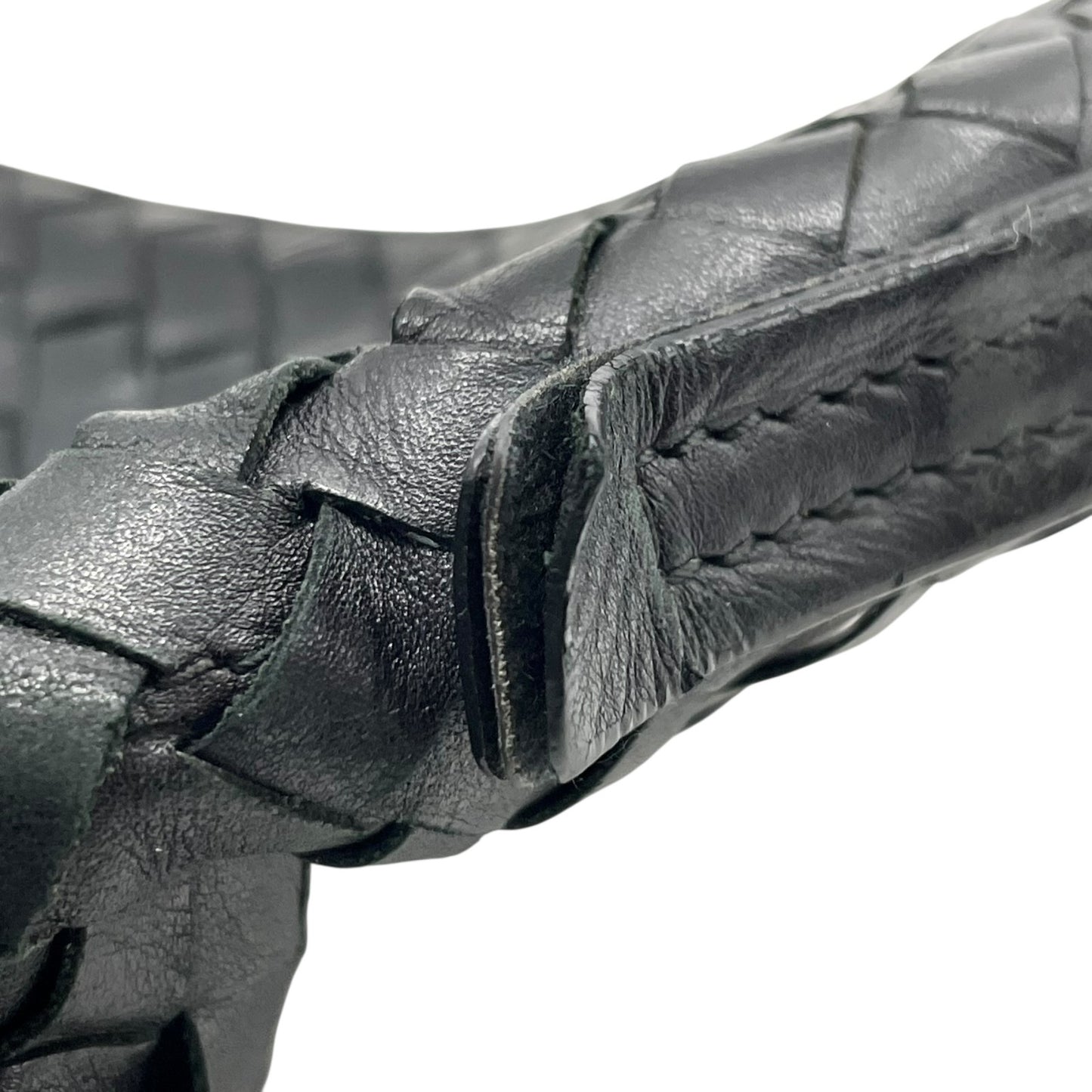 美品 BOTTEGA VENETA ボッテガヴェネタ イントレチャート ショルダーバッグ 276356 レザー 本革 ブラック 黒 ブラック金具 斜め掛け可 サコッシュ メンズ レディース K3