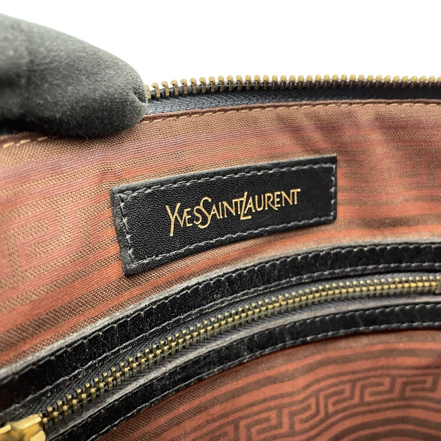YVES SAINT LAURENT イヴサンローラン クラッチバッグ 黒 ブラック レザー ゴールド金具 ロゴ型押し ファスナー開閉 セカンドバッグ メンズ ヴィンテージ S97