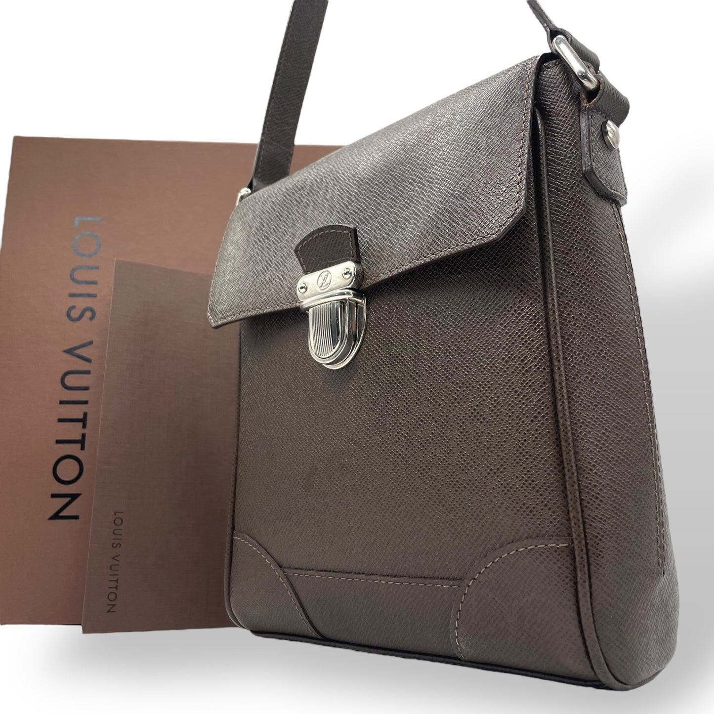 Authentic LOUIS VUITTON Luka Taiga M31198 Grizzly Dark Brown Leather Shoulder Bag