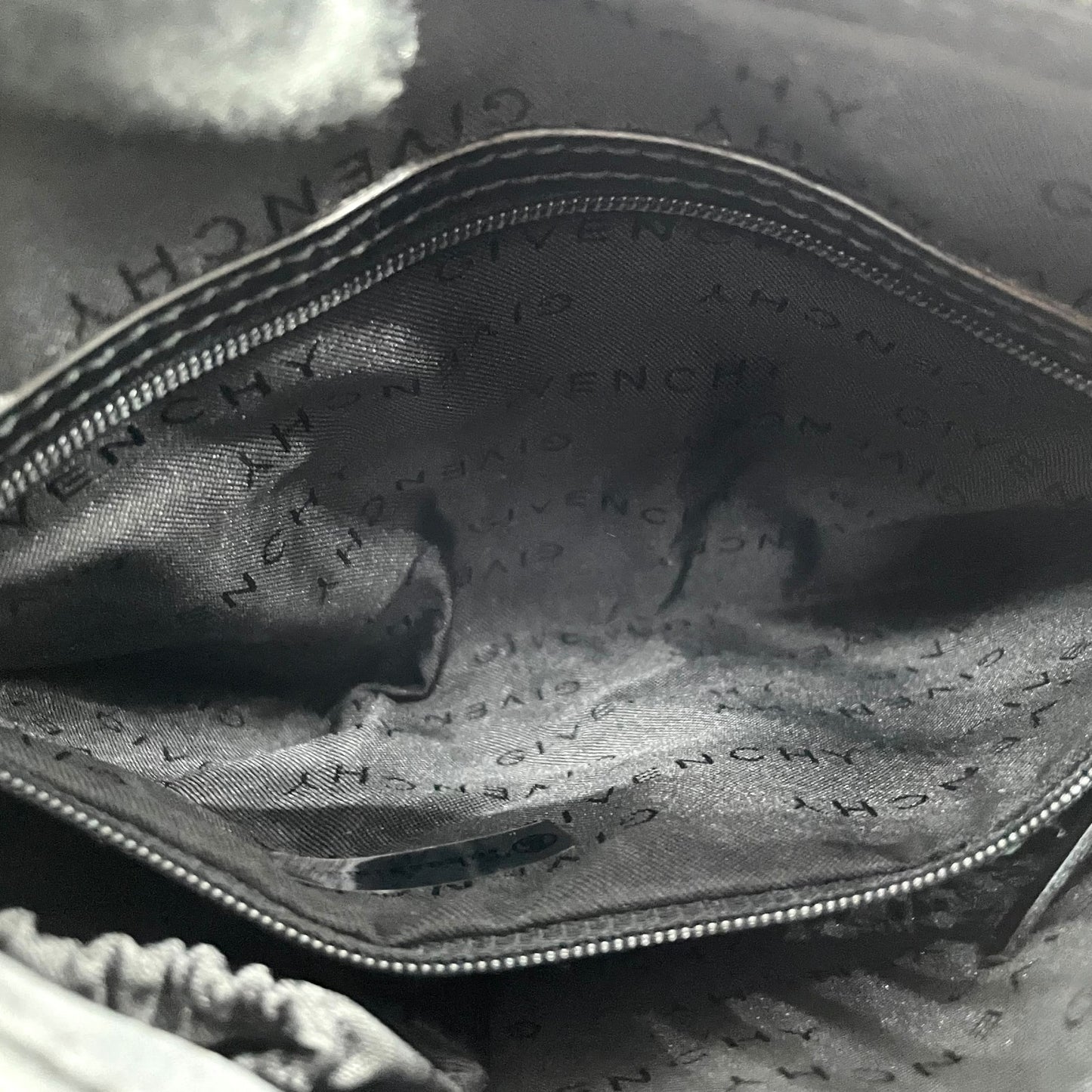 美品 ジバンシー ジバンシィ GIVENCHY ブラック 黒 ワンショルダー ショルダーバッグ ナイロン×レザー タッセル付き シルバー金具 高級 ハンドバッグ レディース K11