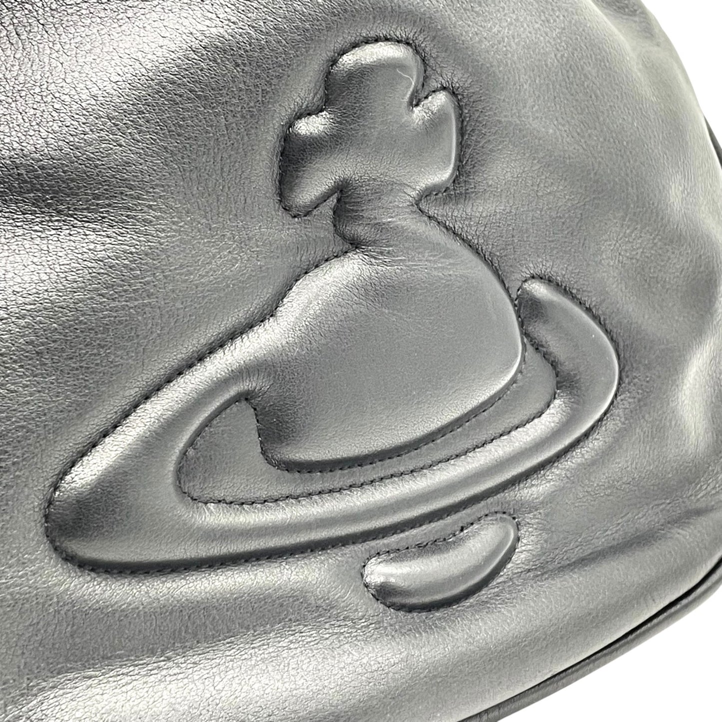 未使用級 ヴィヴィアンウエストウッド Vivienne Westwood オーブ ロゴ ハンドバッグ ワンショルダー ホーボーバッグ タッセル付き フリンジ 黒 ブラック レザー ゴールド金具 C8