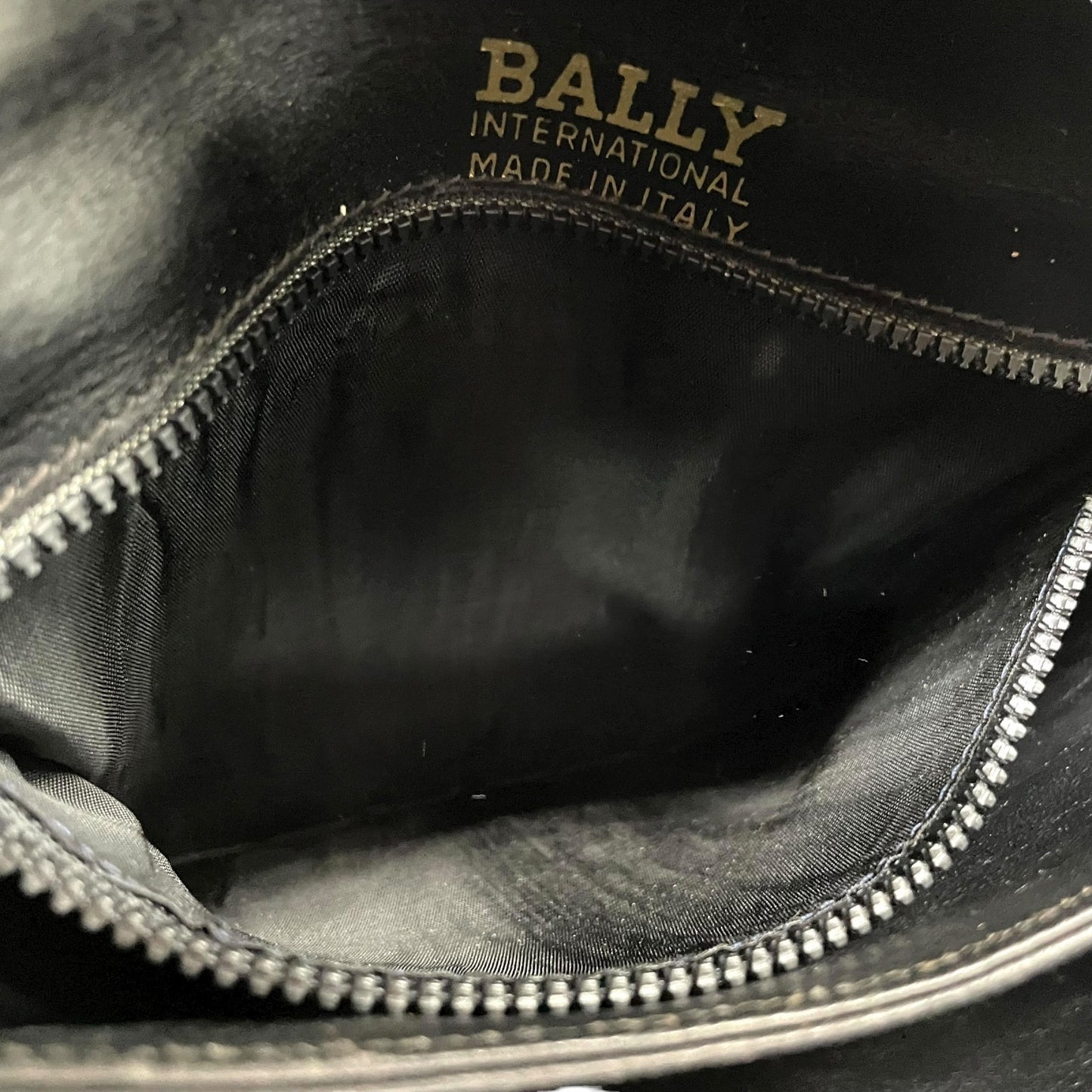 美品 バリー BALLY ショルダーバッグ ワンショルダー ハンドバッグ 2WAY レザー 黒 ブラック 金金具 ゴールド金具 トライアングルロゴ フラップ ヴィンテージ D4