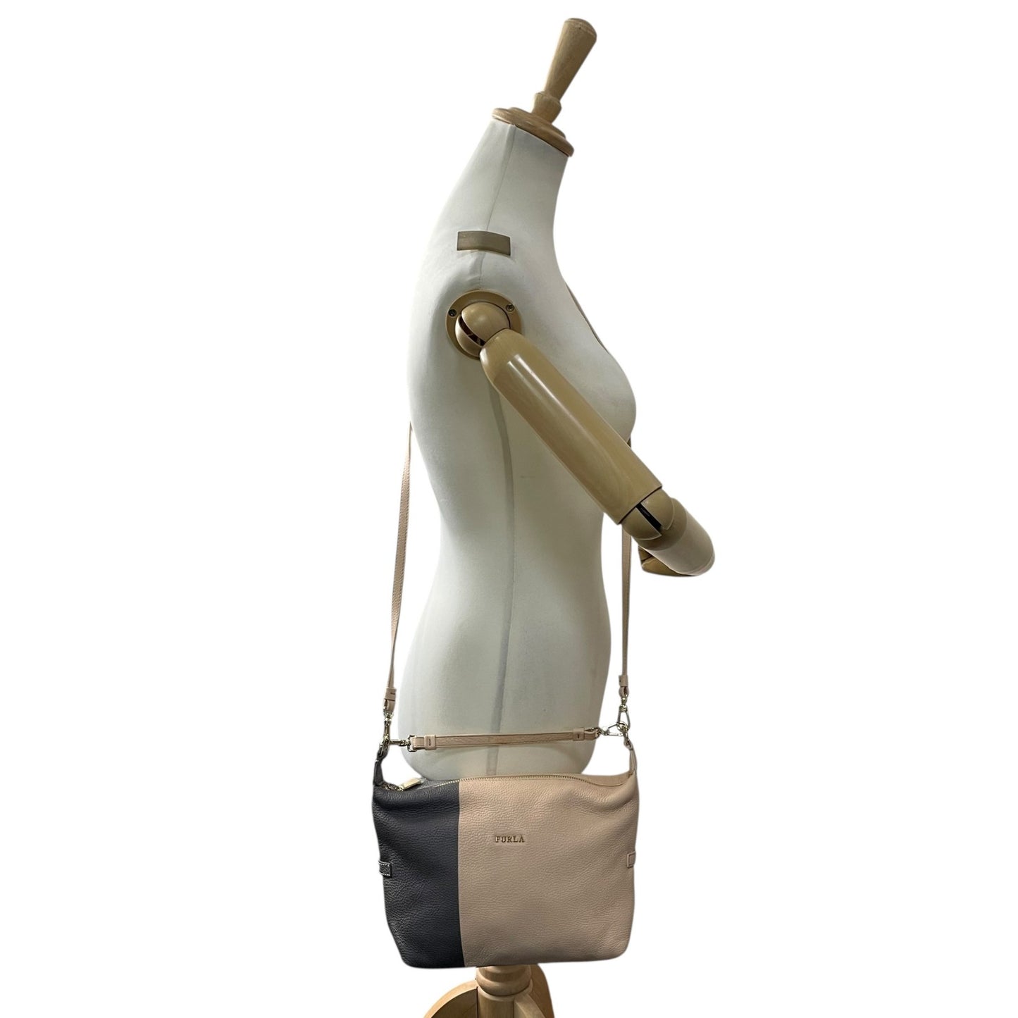 フルラ FURLA バイカラー レザー ショルダーバッグ ワンショルダー ベージュ 黒 ブラック 2WAY 金金具 ゴールド金具 S56