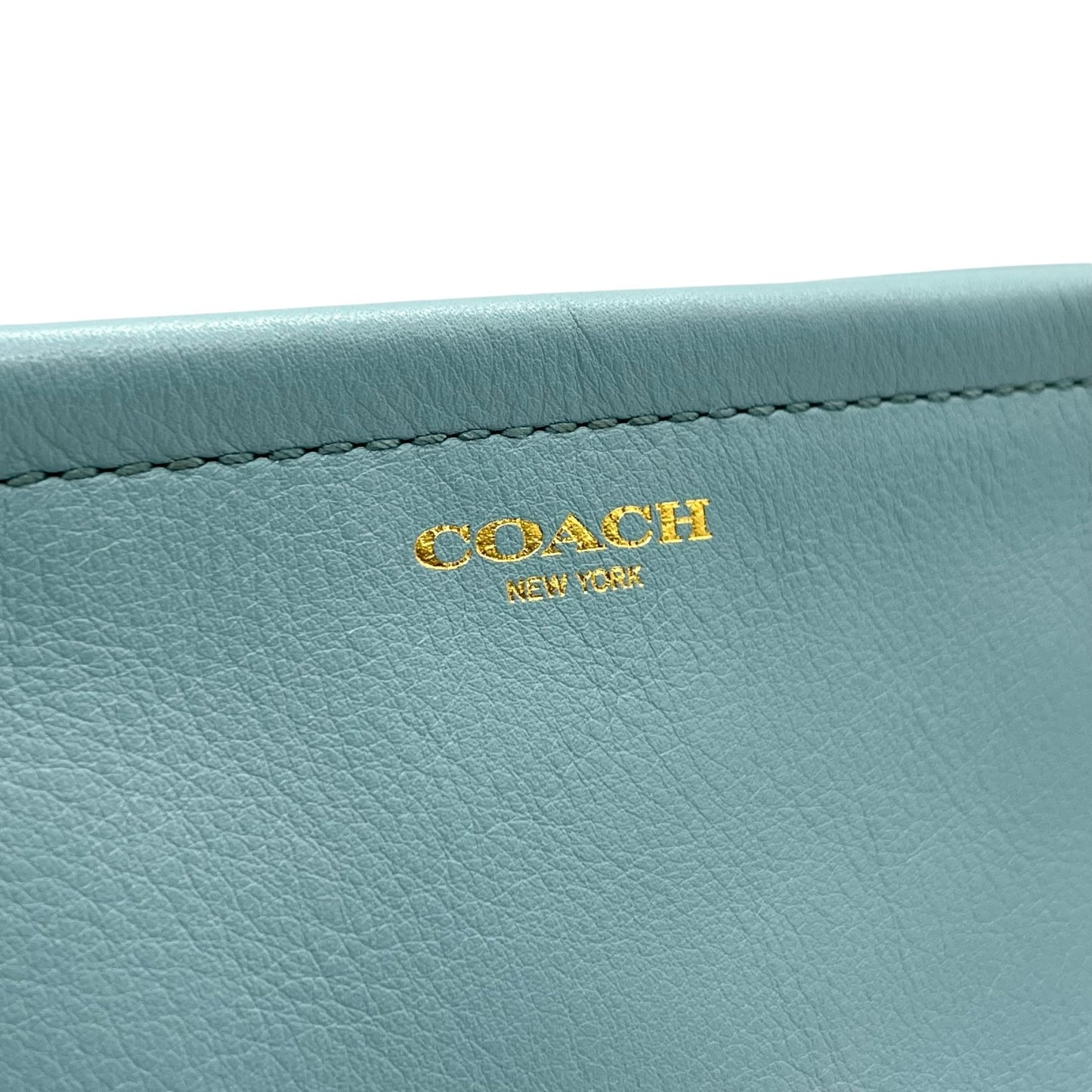 美品 コーチ COACH ポーチ レザー スカイブルー タッセル付き ロゴ 上品 コンパクト 本革 S52