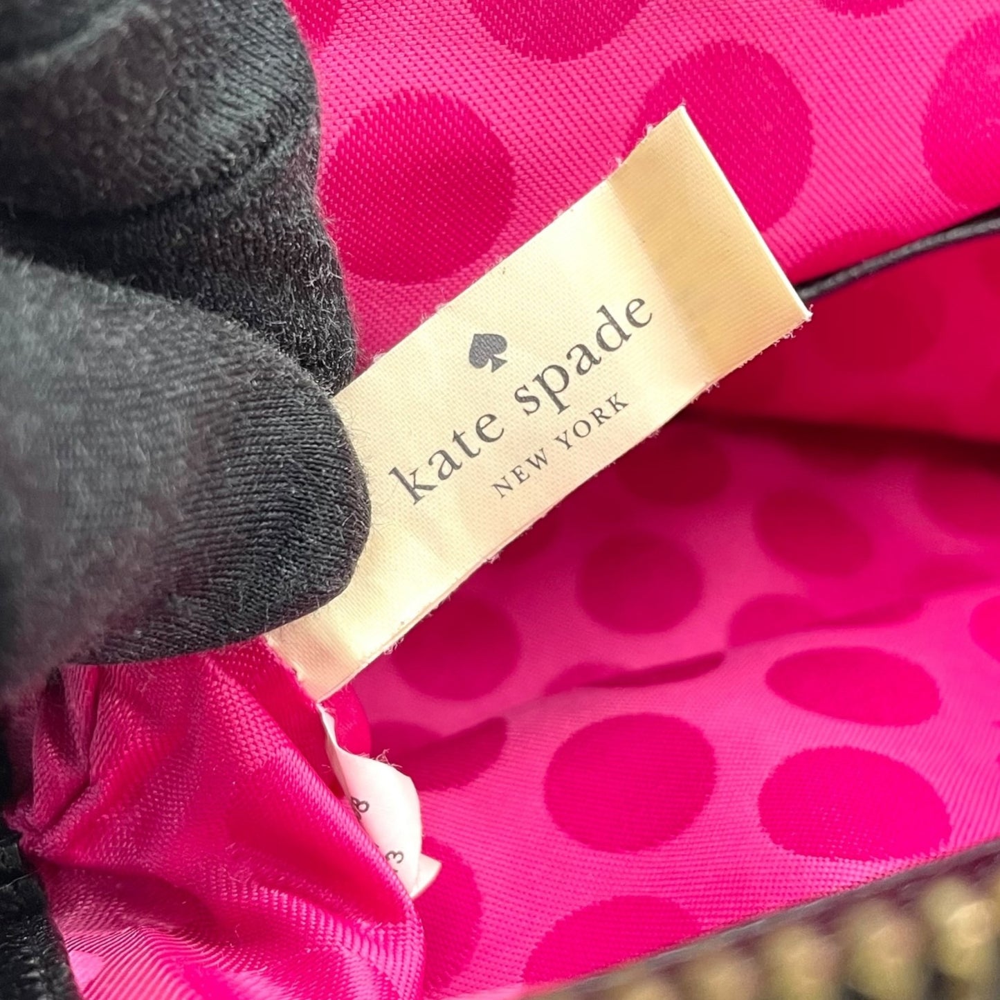 ケイトスペード kate spade ヴェリーゼ ショルダーバッグ エナメル レザー 黒 ブラック ゴールド金具 ロゴ 斜め掛け可 ポシェット レディース U6