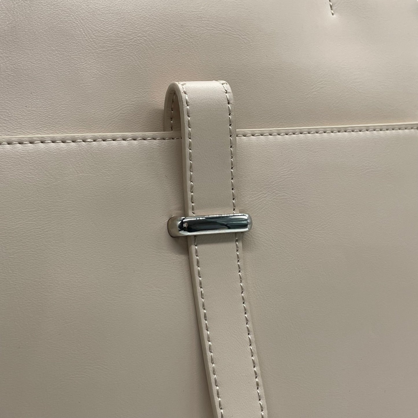 美品 23区 トートバッグ ピンクベージュ レザー シルバー金具 肩掛け可 A4収納可 Vingt-trois arrondissements レディース Q