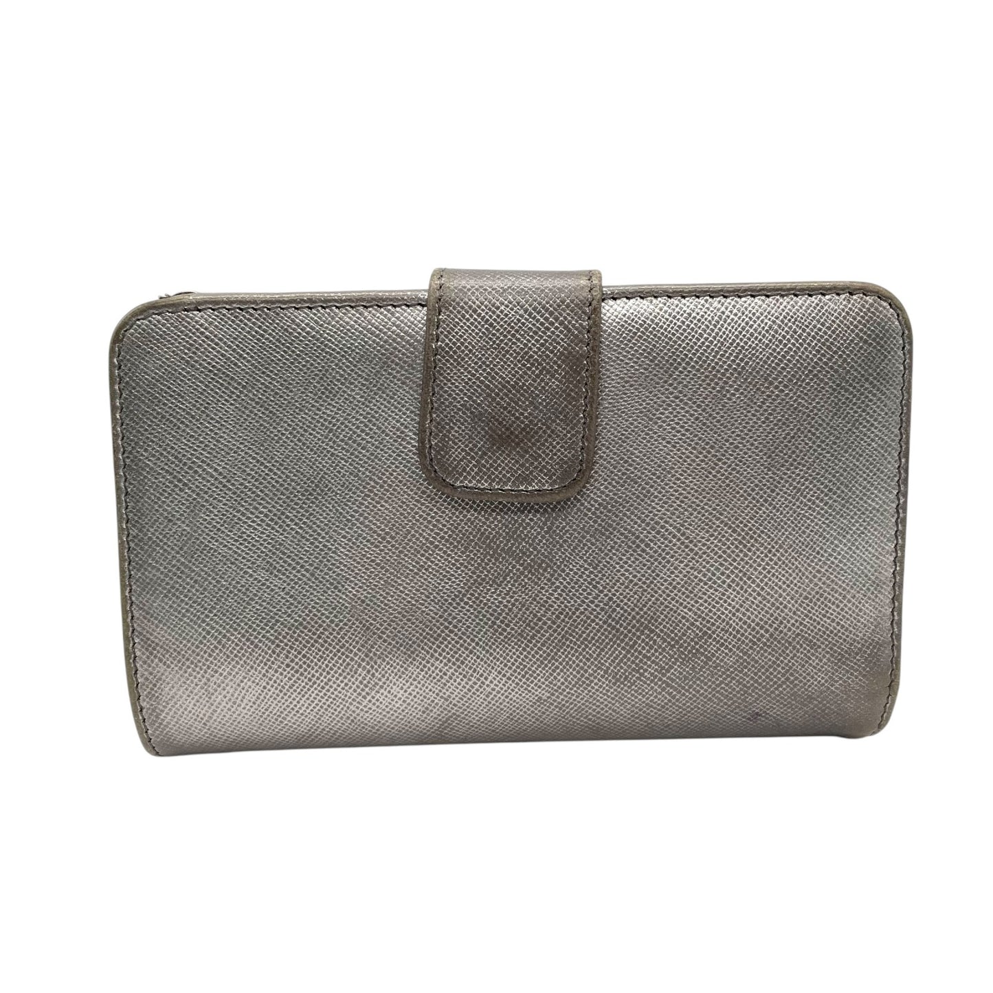 PRADA プラダ 二つ折り財布 コンパクトウォレット メタリックシルバー サフィアーノレザー ロゴ シルバー金具 L字ファスナー レディース W3