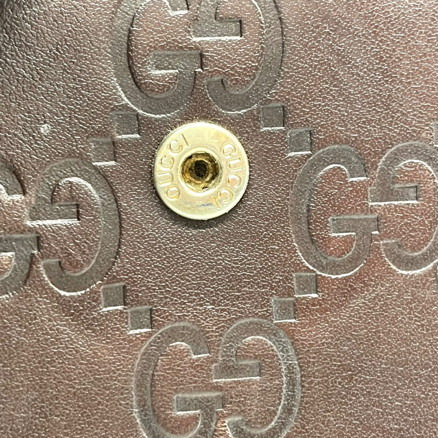 GUCCI グッチ グッチシマ 二つ折り財布 コンパクトウォレット GG柄 型押し レザー ブラウン ゴールド金具 プレートロゴ ヴィンテージ レディース M2