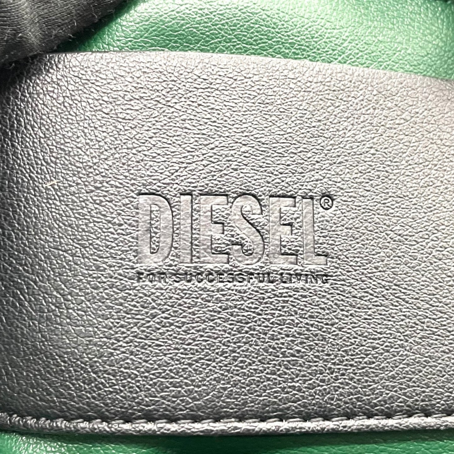 美品 DIESEL ディーゼル エンボス モノグラム ハンドバッグ 2WAY ショルダー ミニボストン 総柄 レザー 本革 グリーン 緑 2WAY ボストンバッグ ショルダーバッグ ゴールド金具 ユニセックス ファスナー開閉 Y2K label C