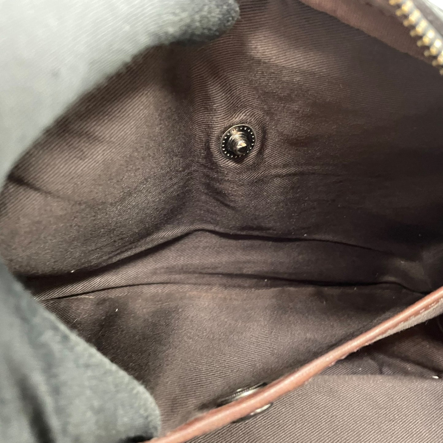 美品 aniary アニアリ ショルダーバッグ カメラバッグ 黒 ブラック パテントレザー ブラック金具 斜め掛け可 クロシェット メンズ レディース Q