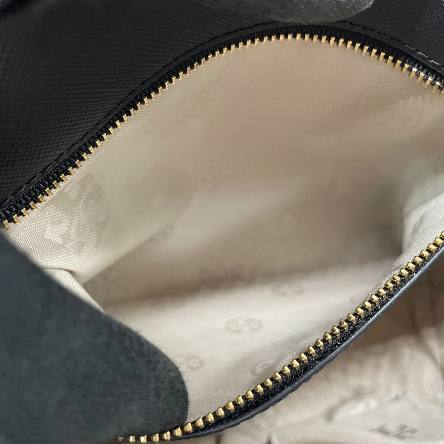 美品 Tory Burch トリーバーチ 2WAY ハンドバッグ ショルダーバッグ 黒 ブラック レザー ロビンソン ゴールド金具 ロゴ 斜め掛け 手提げ レディース ミニバッグ E5