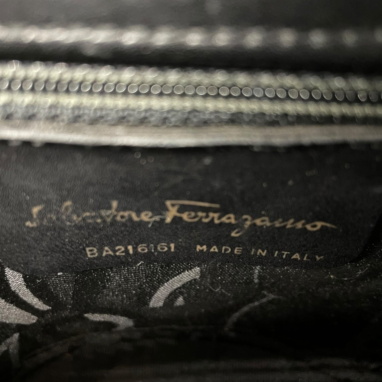 Salvatore Ferragamo サルヴァトーレ フェラガモ BA216161 ハンドバッグ ヴァラリボン 黒 ブラック レザー ゴールド金具 バケツ型 ヴィンテージ レディース B4