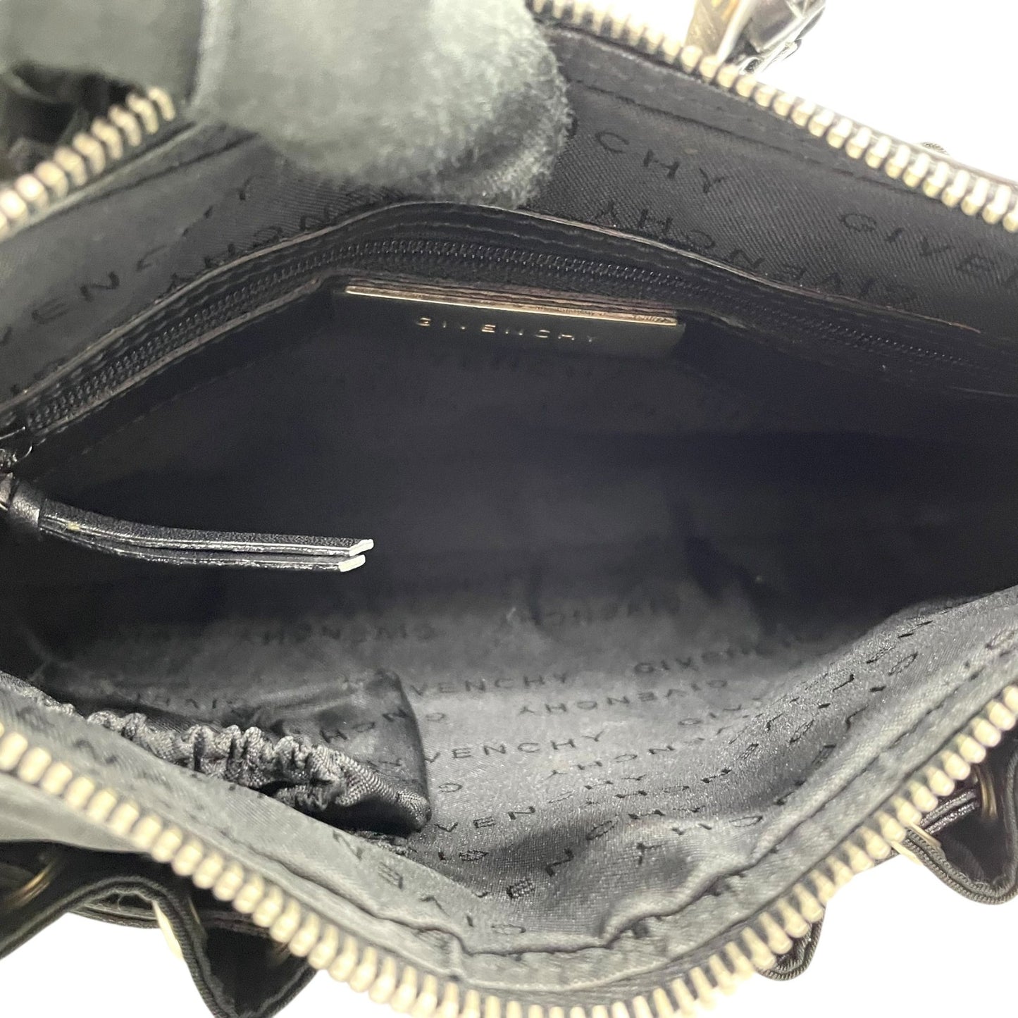 美品 ジバンシー ジバンシィ GIVENCHY ブラック 黒 ワンショルダー ショルダーバッグ ナイロン×レザー タッセル付き シルバー金具 高級 ハンドバッグ レディース K11