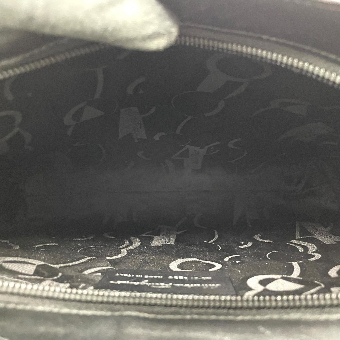 極美品 サルヴァトーレ フェラガモ Salvatore Ferragamo ヴァラ バラ 本革 ブラック 黒 ショルダーバッグ ワンショルダー レザー 上品 シンプルデザイン レディース フォーマル カジュアル A