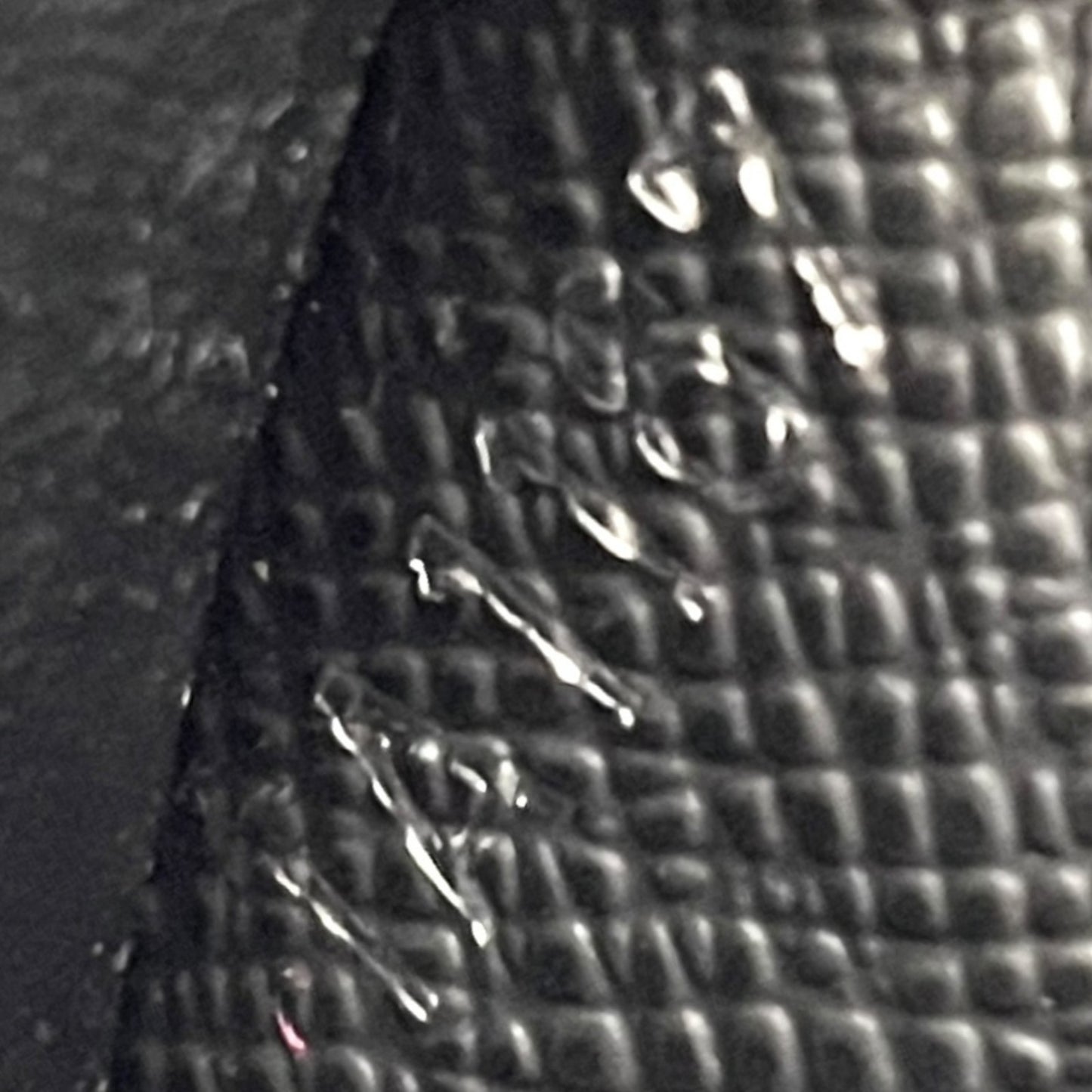 美品 LOUIS VUITTON ルイヴィトン タイガ ポルトフォイユ・ロン 二つ折り 長財布 M33402 レザー 黒 ブラック メンズ W5