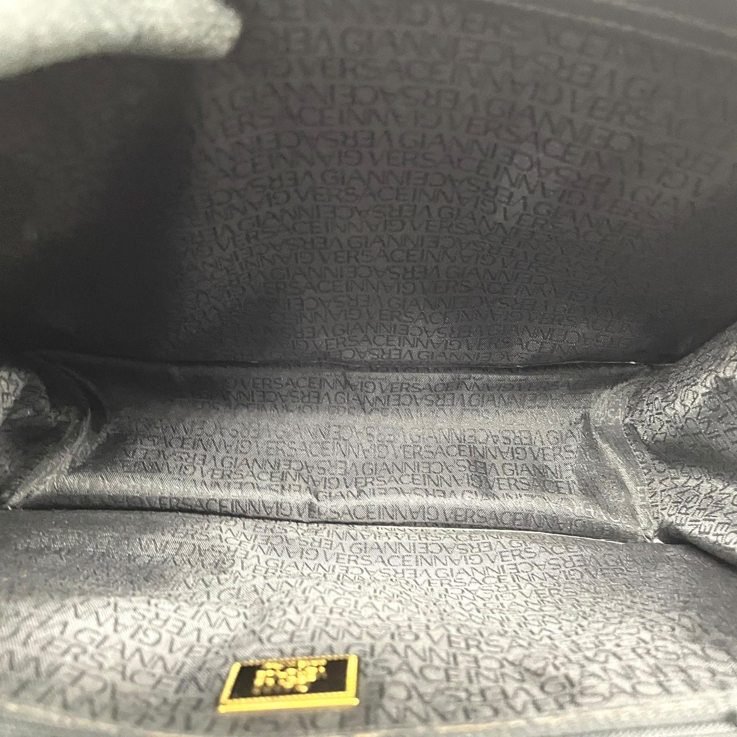 GIANNI VERSACE ジャンニ ヴェルサーチ ワンショルダー ショルダーバッグ メデューサ レザー 黒 ブラック ゴールド金具 肩掛け可 ファスナー開閉 レディース ヴィンテージ Z3