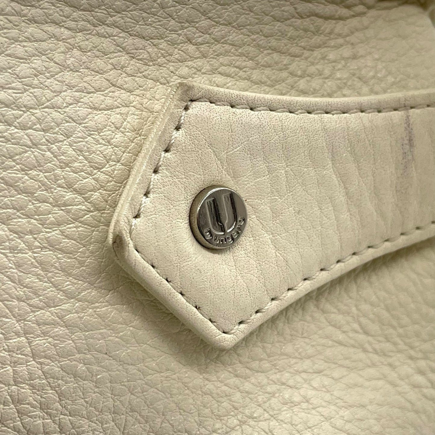 ウンガロ UNGARO レザー ショルダーバッグ ホーボーバッグ 白 ホワイト シルバー金具 レディース S94