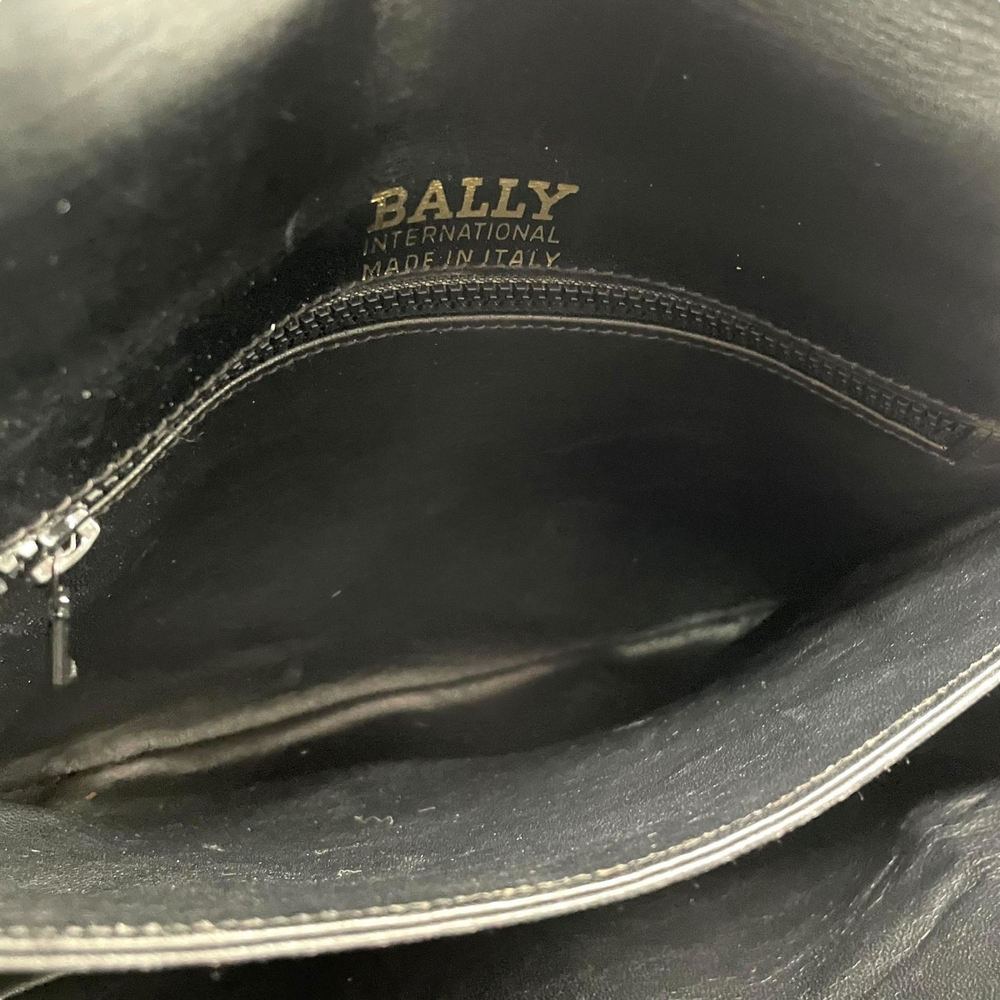 美品 バリー BALLY ショルダーバッグ ワンショルダー ハンドバッグ 2WAY レザー 黒 ブラック 金金具 ゴールド金具 トライアングルロゴ フラップ ヴィンテージ D4
